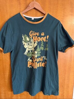 Give a Hoot! Green Graphic Tee with Yellow Trim. Retro vibes. Adult Medium.